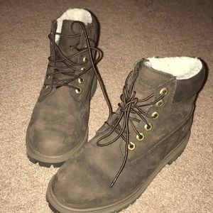 Timberland brown boots 4.5 in boys (6.5 in womens)
